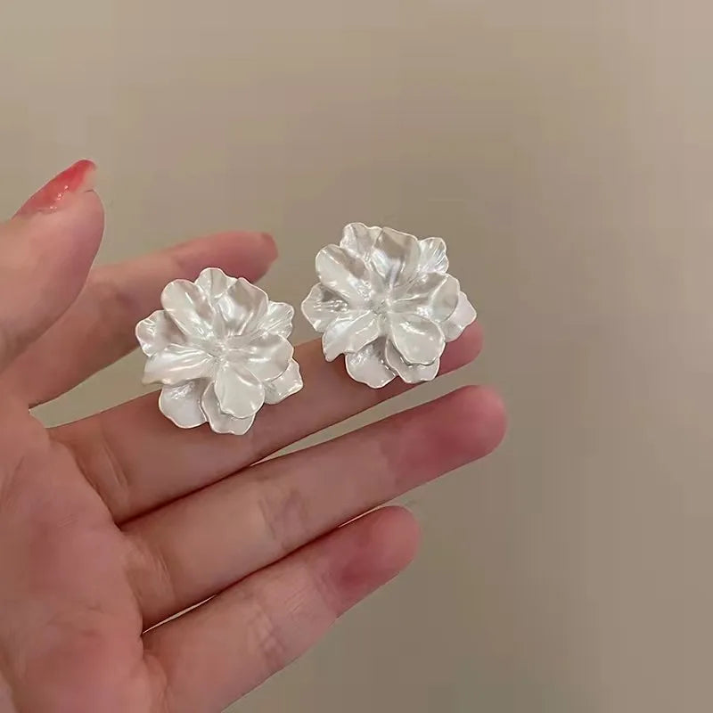 White Flower Stud Earrings for Women Folded Acrylic Side Charming Sweet Floral Girls Earrings Japanese Style Ear Jewelry 2023