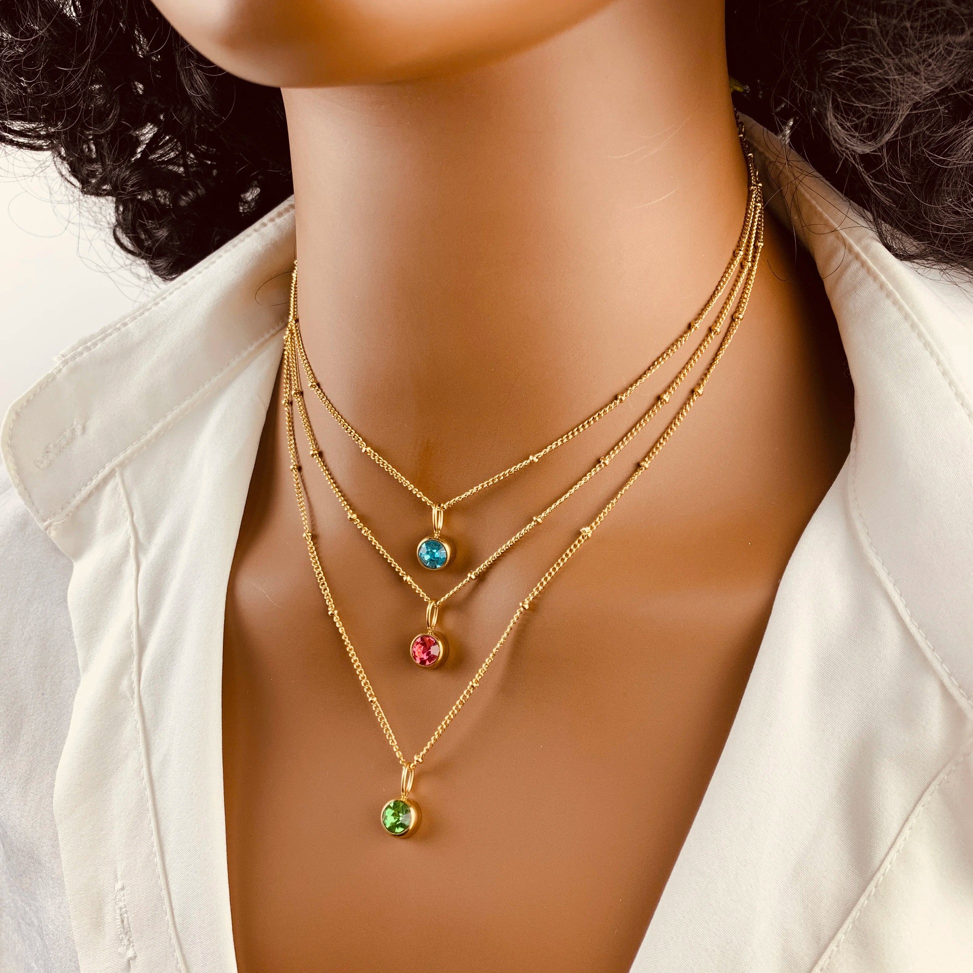 Collier de perles avec pierre de naissance