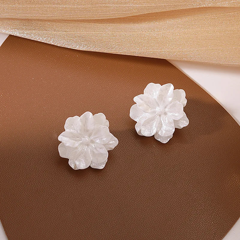 White Flower Stud Earrings for Women Folded Acrylic Side Charming Sweet Floral Girls Earrings Japanese Style Ear Jewelry 2023