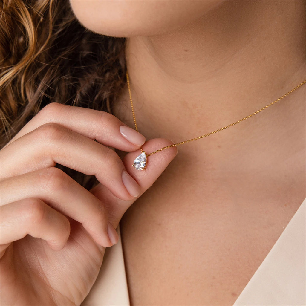 Collier avec pierre de naissance en forme de larme