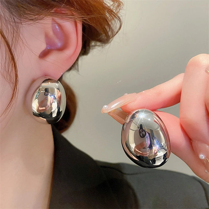 Hollow Oval Stud Earrings for Women Exquiste Metal Smooth Small Earrings OL Style Earrings 2025 New Aretes De Mujer