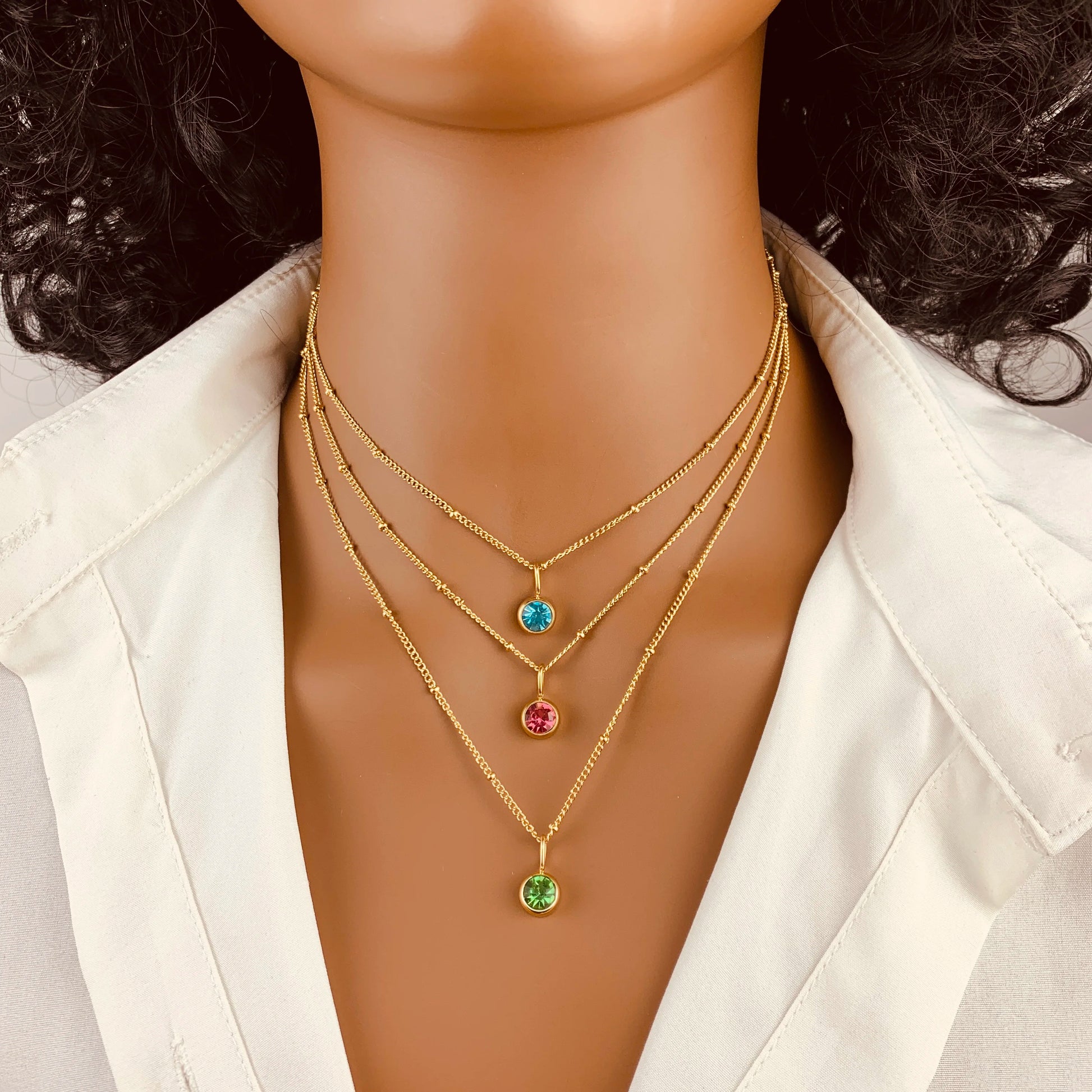 Collier de perles avec pierre de naissance