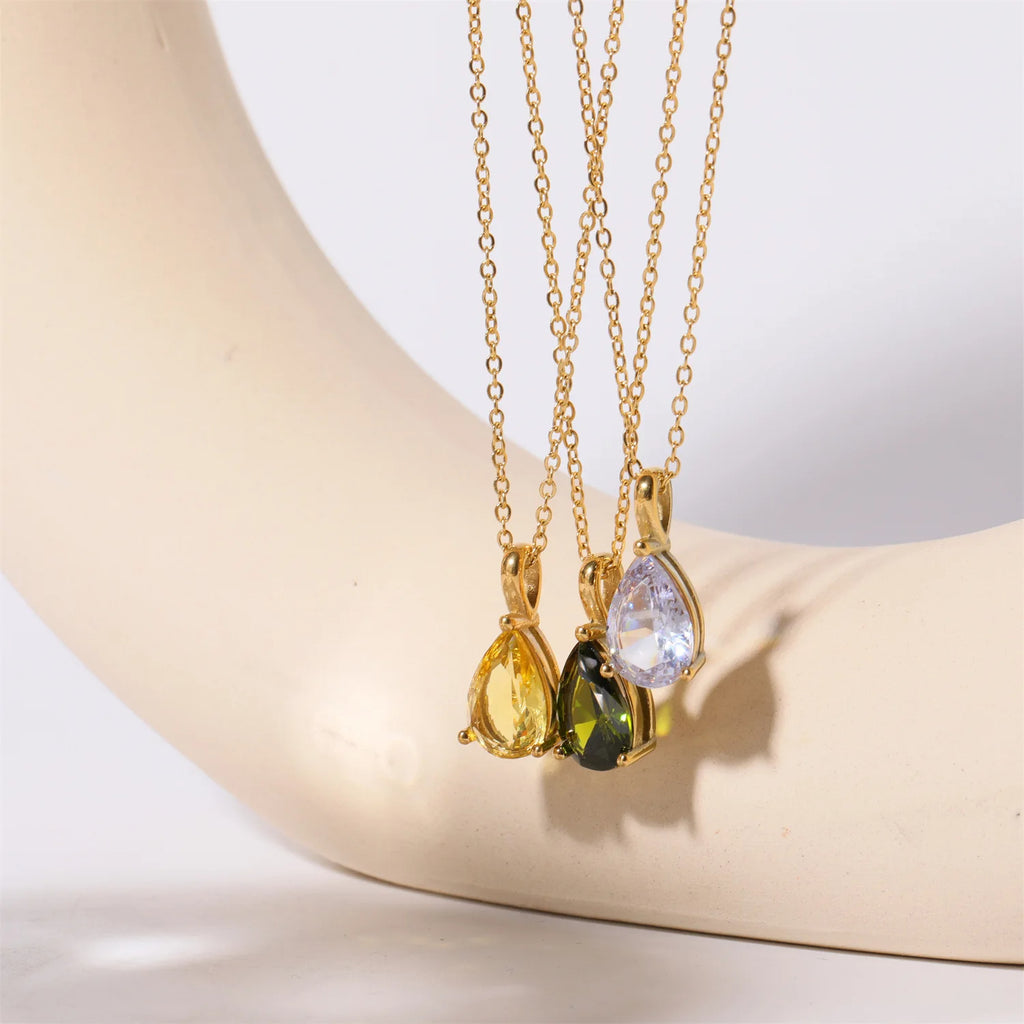 Collier avec pierre de naissance en forme de larme