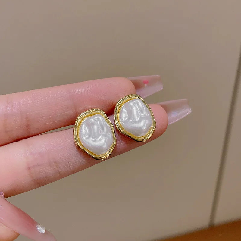 New Trendy White Oval Stud Earrings Irregular Geometric Statement Women'S Unusual Earrings Gold Color Metal Side Boho Jewelry