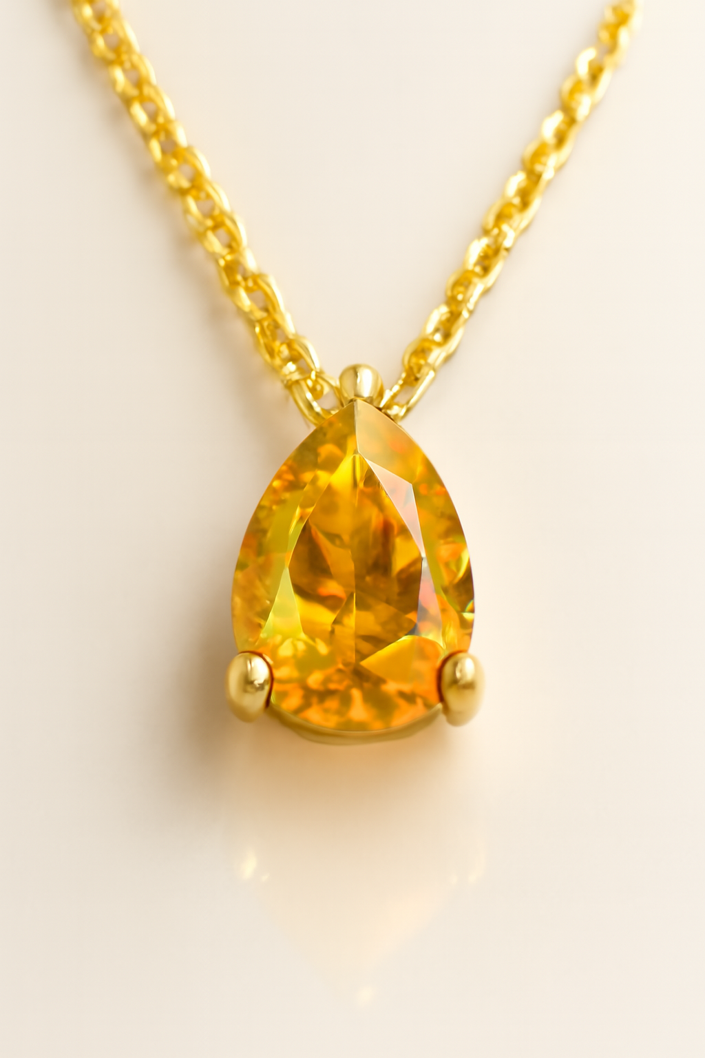 Collier avec pierre de naissance en forme de larme