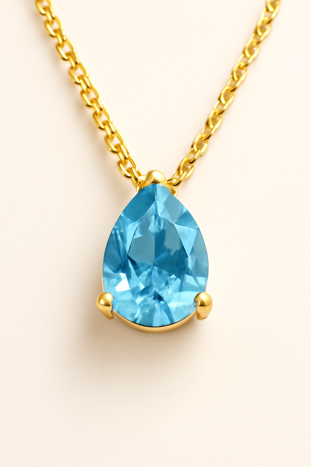 Collier avec pierre de naissance en forme de larme