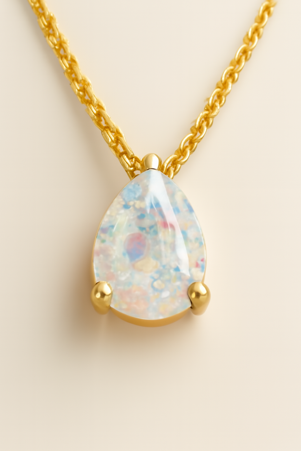 Collier avec pierre de naissance en forme de larme