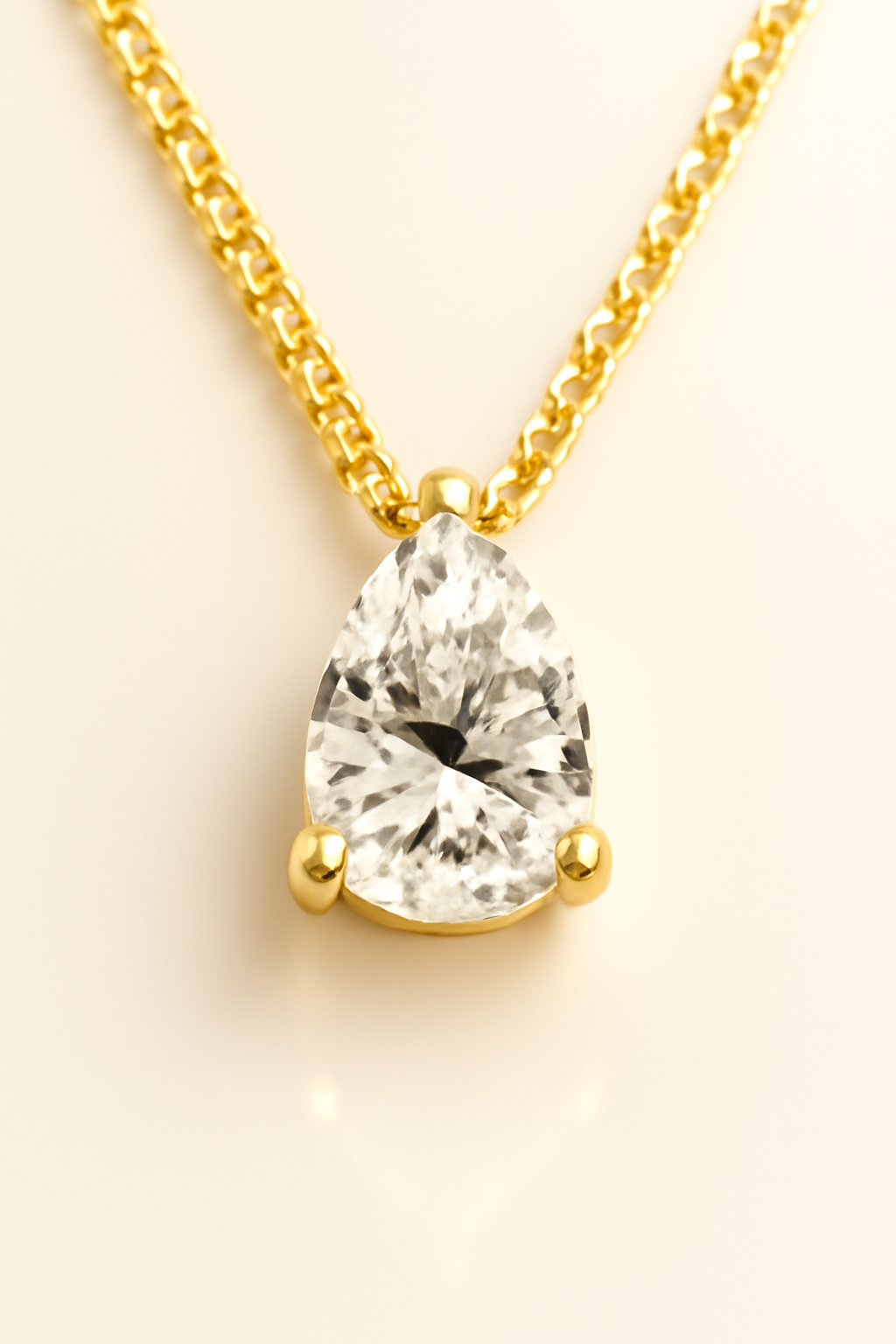 Collier avec pierre de naissance en forme de larme
