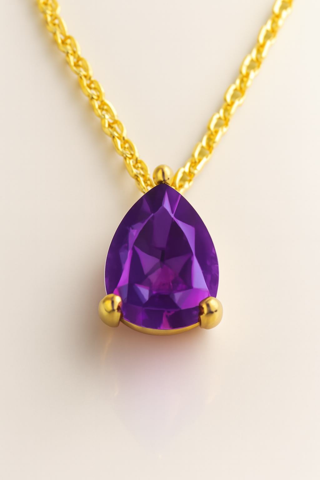 Collier avec pierre de naissance en forme de larme