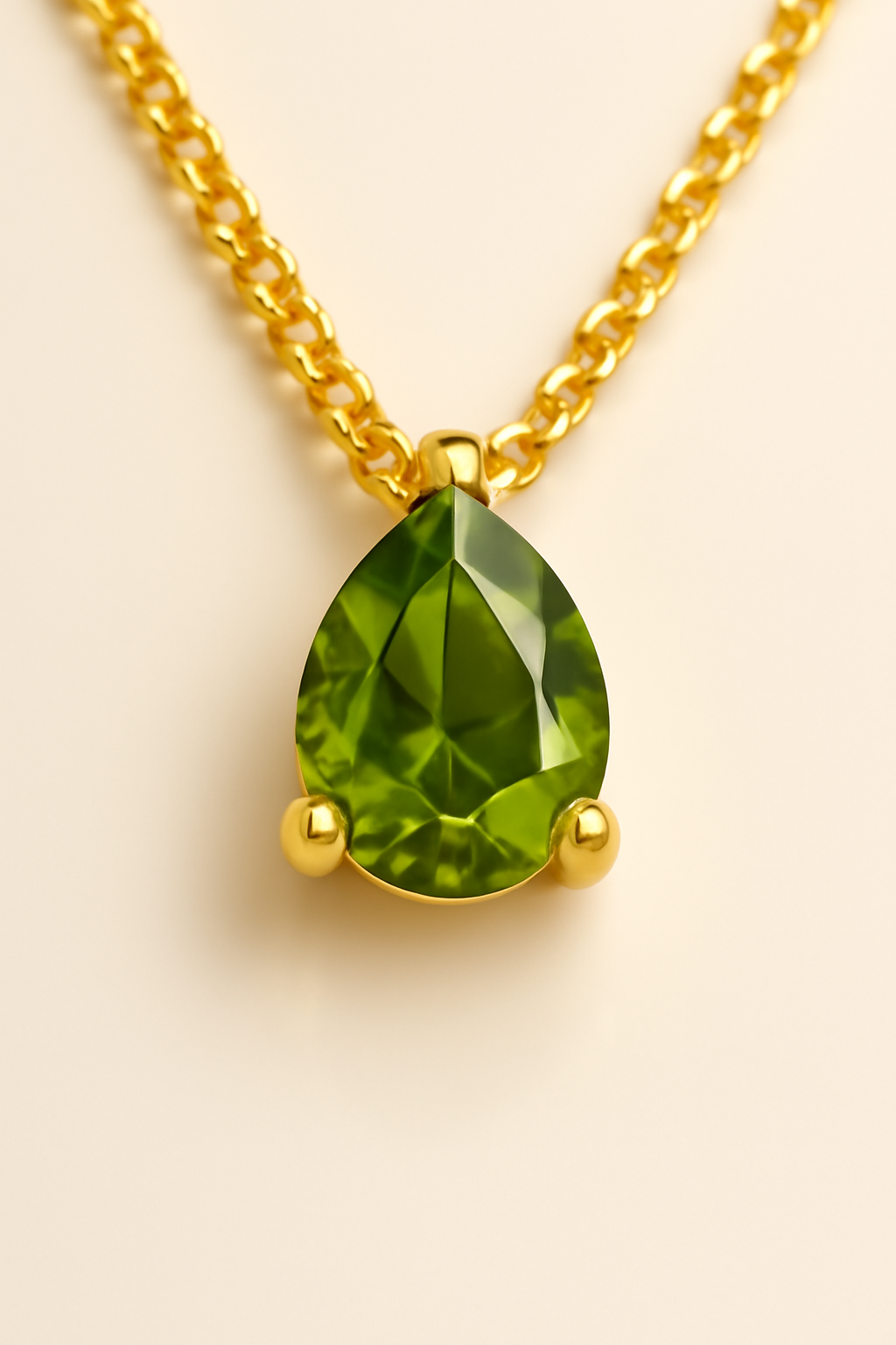 Collier avec pierre de naissance en forme de larme
