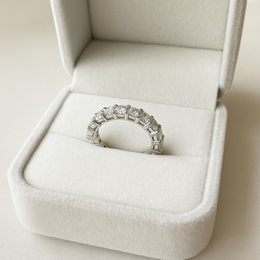 Vera Moissanite Band