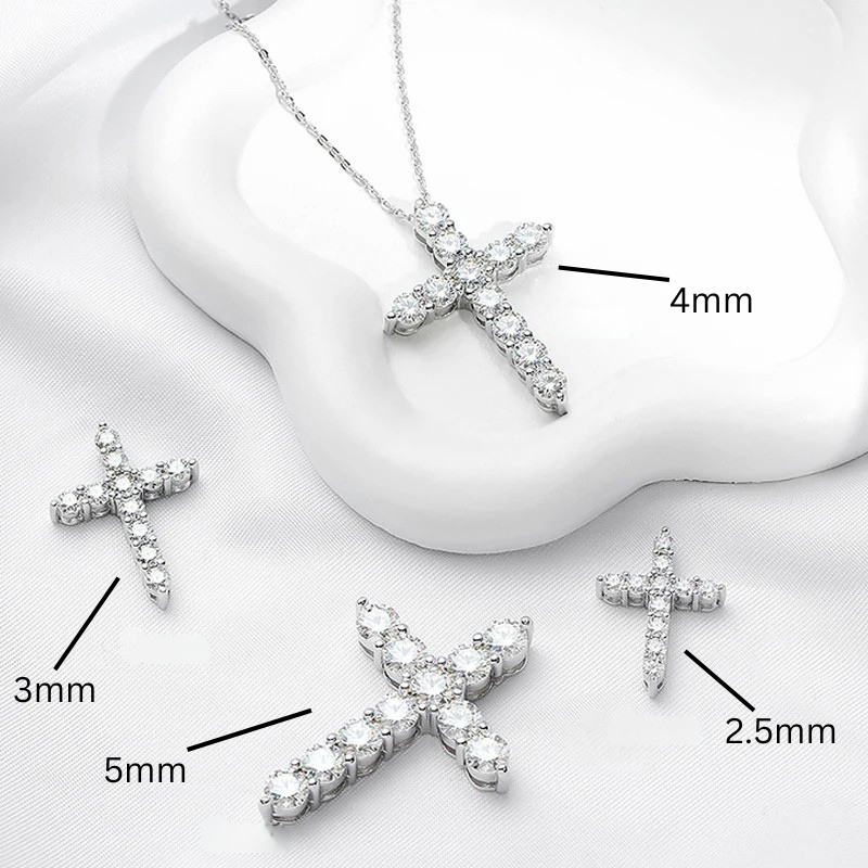Collier Croix Éternelle en Moissanite