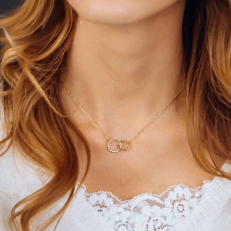 Collier avec pendentif à double créole
