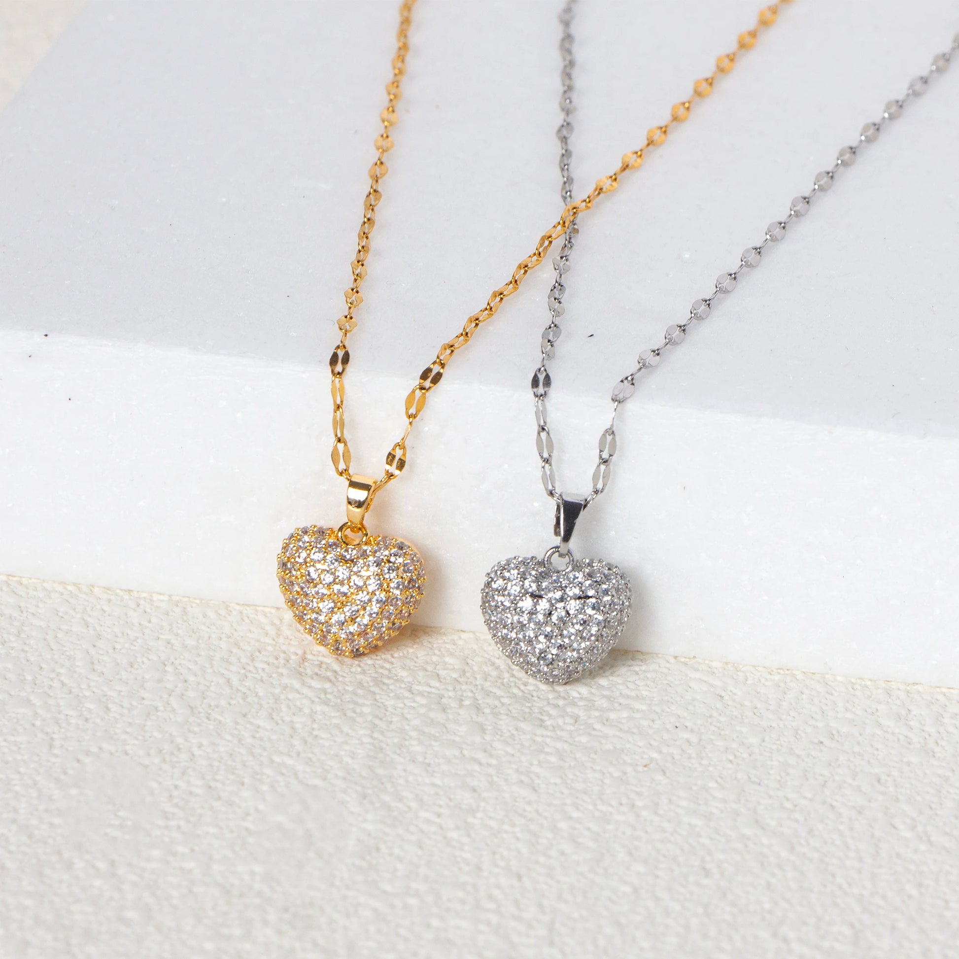 Women'S Fashion Sexy Wind Shiny Diamond Hollowed Out Love Pendant Stainless Steel Senior Sense of Temperament Wind Necklace