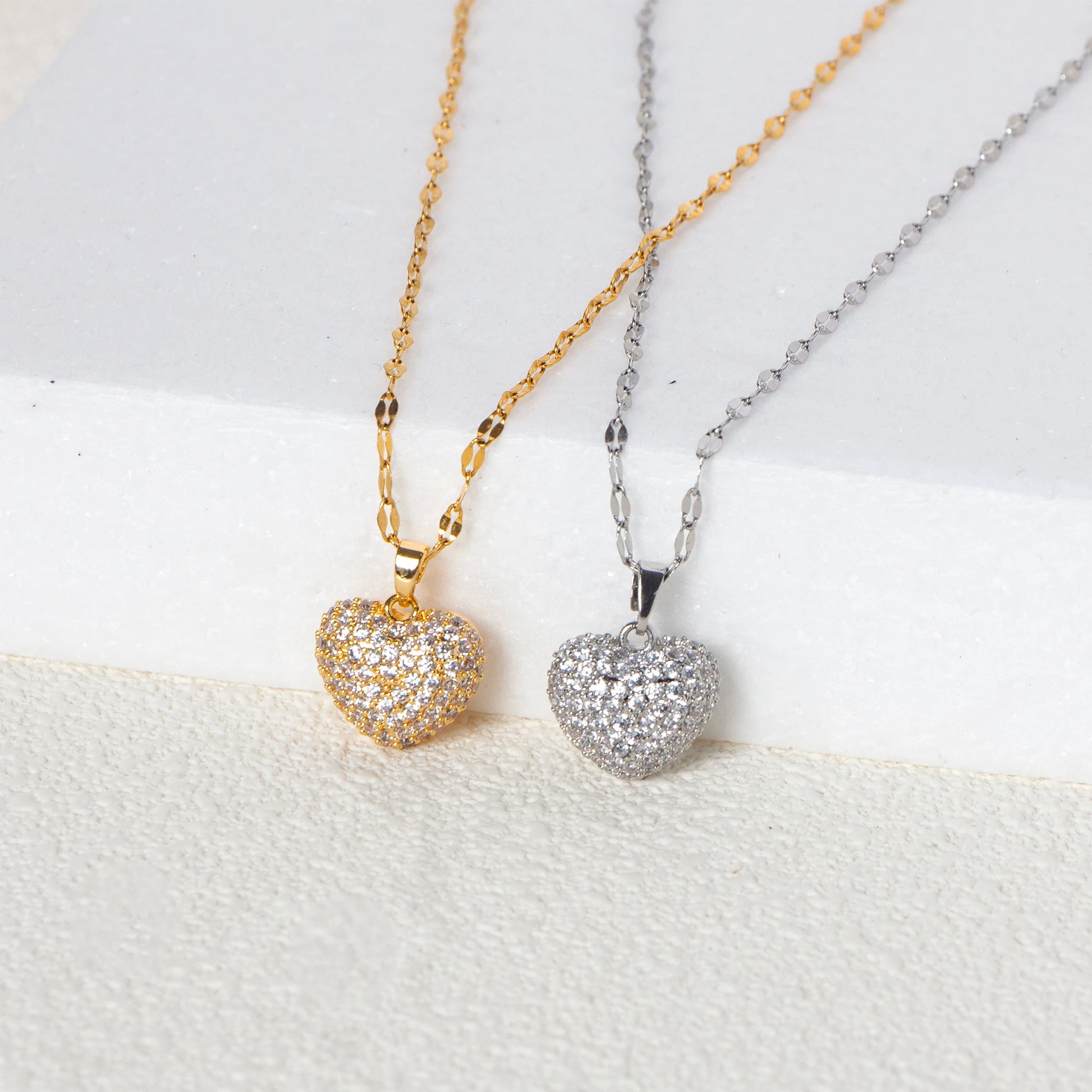 Women'S Fashion Sexy Wind Shiny Diamond Hollowed Out Love Pendant Stainless Steel Senior Sense of Temperament Wind Necklace