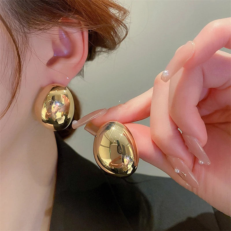Hollow Oval Stud Earrings for Women Exquiste Metal Smooth Small Earrings OL Style Earrings 2025 New Aretes De Mujer